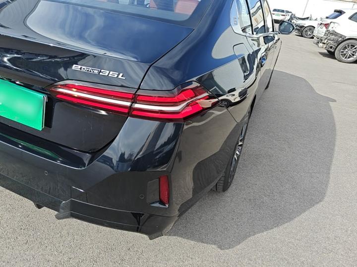 i5 2025 eDrive 35L M Sport Package photo 7
