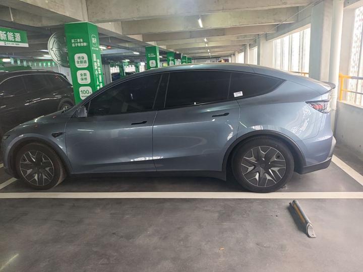 Model Y L 2025 Long Range AWD photo 3