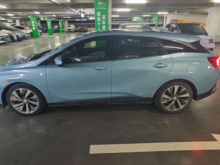 6 2020 PHEV photo 3