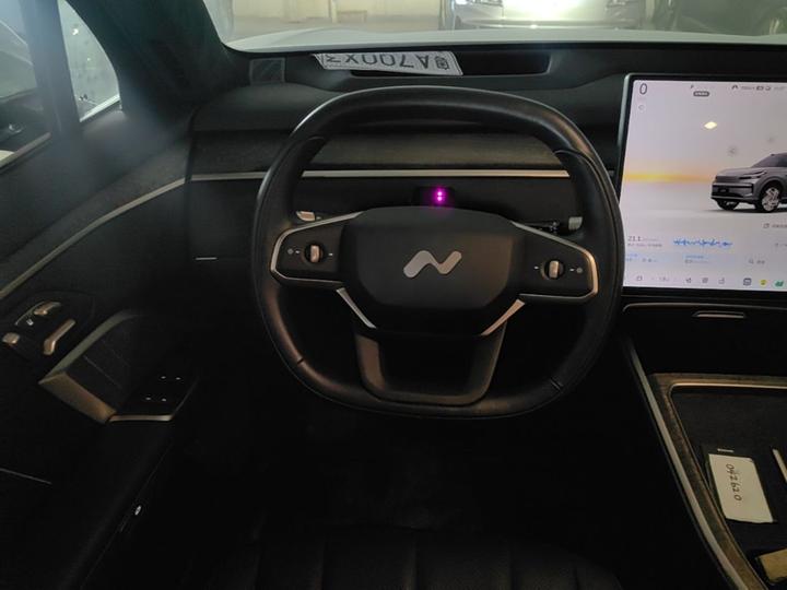 L90 2025 Ultra 6-Seater 60 photo 7