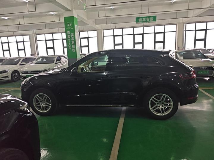 2017 Macan 2.0T photo 4