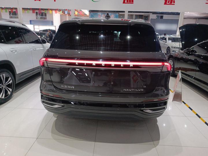 Nautilus 2023 2.0T AWD photo 4