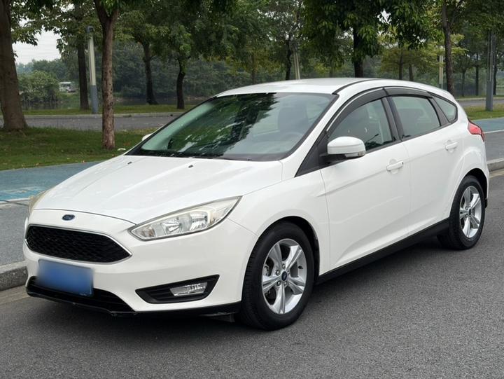 Focus 2017 Hatchback 1.6L AT Comfort