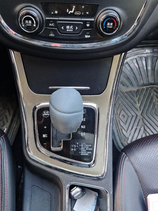 560 2016 1.8L iAMT Luxury photo 6