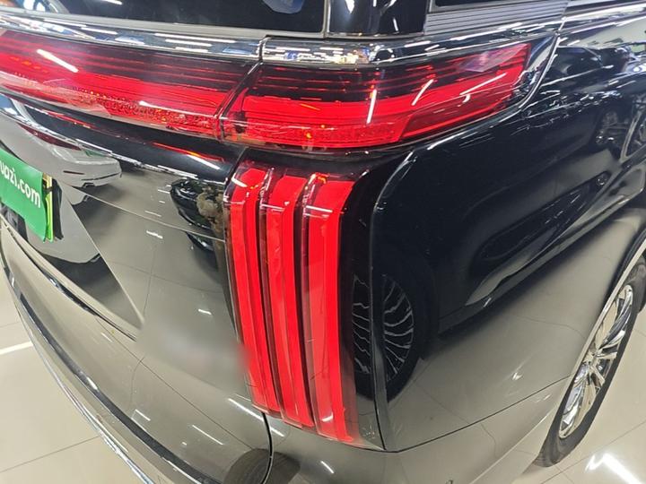 2023 AWD Executive Extended photo 7