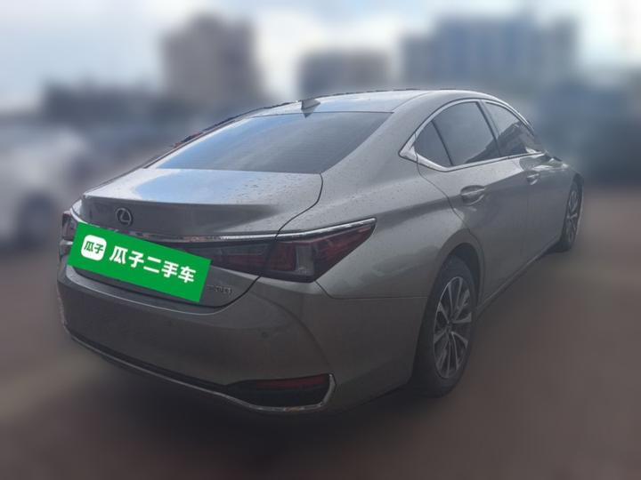 ES 2024 200 Exclusive photo 6