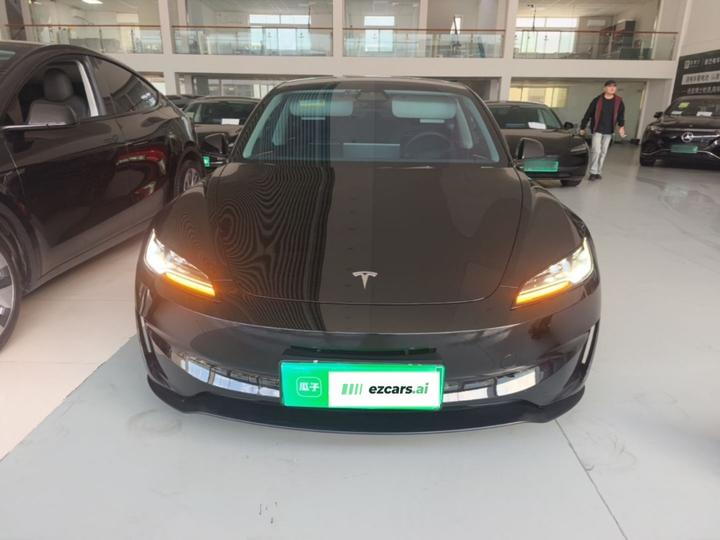 Model 3 2024 Performance AWD photo 2