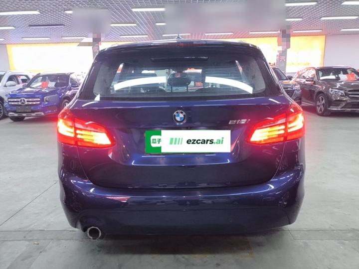 2 Series Wagon 2019 218i Leading photo 5