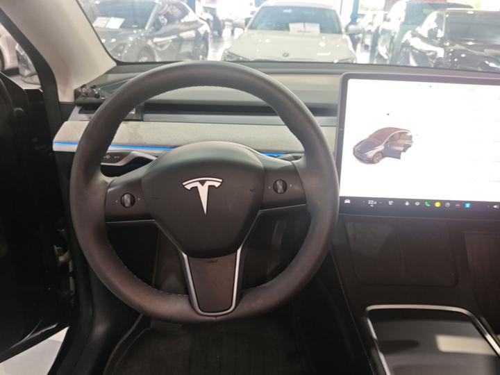 Model Y 2024 RWD photo 2