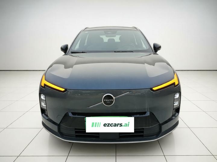 XC70 Hybrid 2026 RWD Long Range Core photo 2