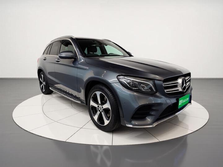 GLC 2018 GLC 260 4MATIC Luxury photo 3