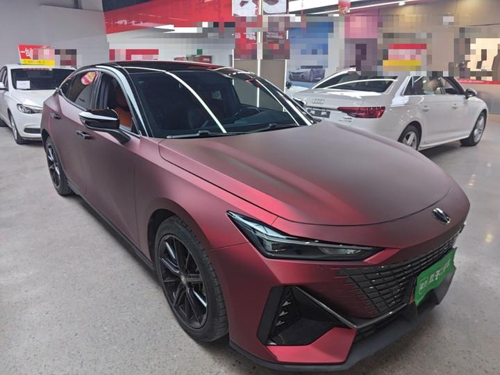 UNI-V 2022 1.5T Premium photo 3