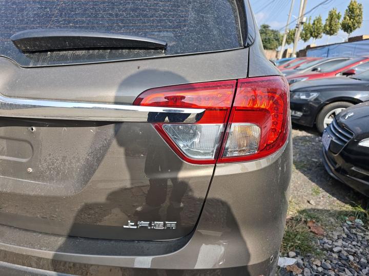 Envision 2017 20T RWD Leading photo 7