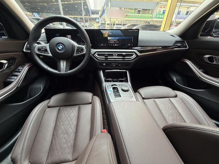 i3 2024 eDrive 40 L M Night Package photo 4
