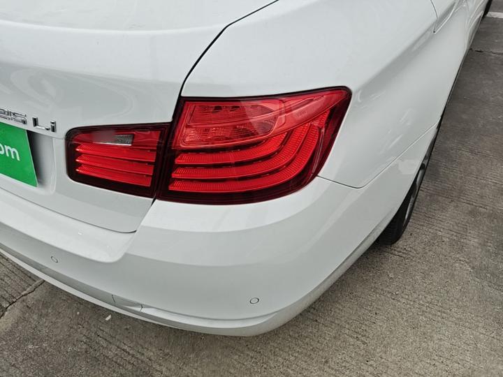 5 Series 2017 525Li Leading photo 7