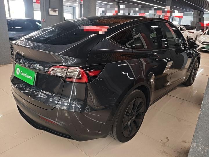 Model Y 2024 RWD photo 4