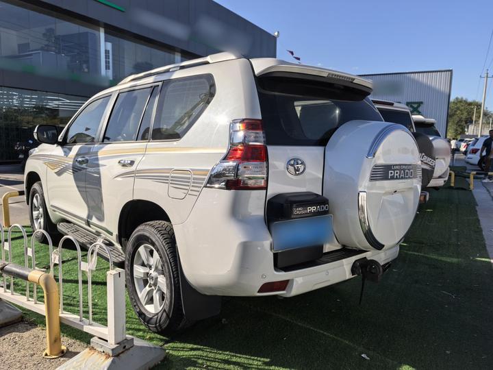 Prado Parallel Import photo 3