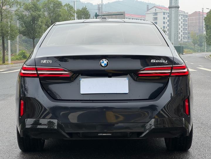 5 Series 2026 525Li M Sport Package photo 8
