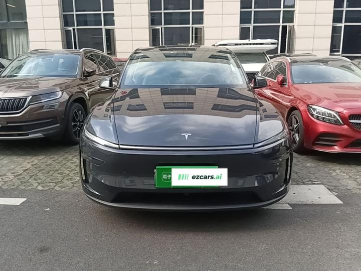 Model Y 2025 RWD photo 2