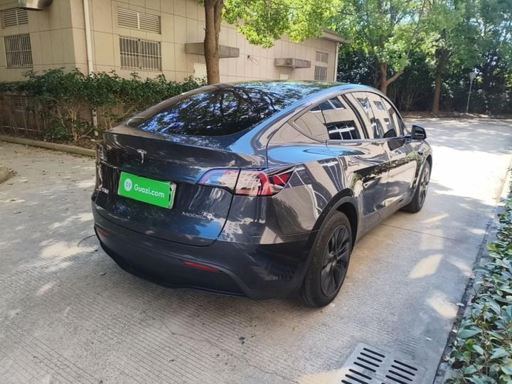 Model Y 2024 RWD photo 6