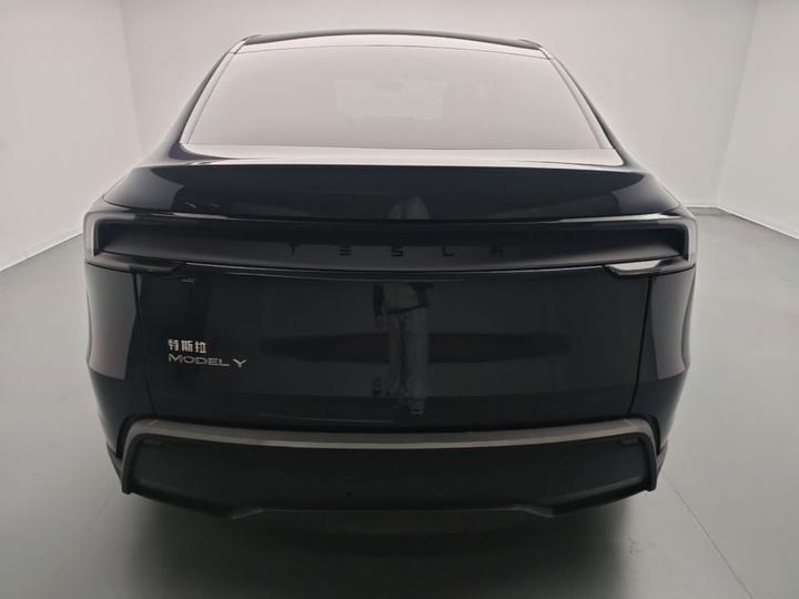 Model Y 2025 RWD photo 5