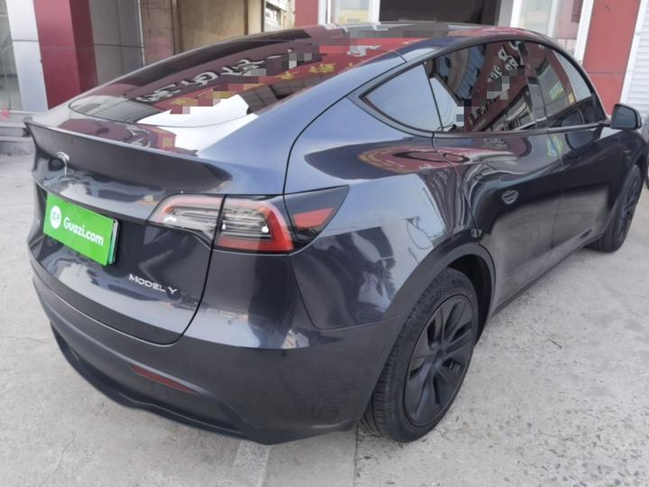 Model Y 2024 RWD photo 4