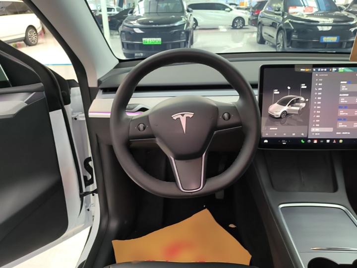Model Y 2024 RWD photo 6