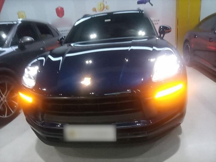 2022 Macan 2.0T photo 2