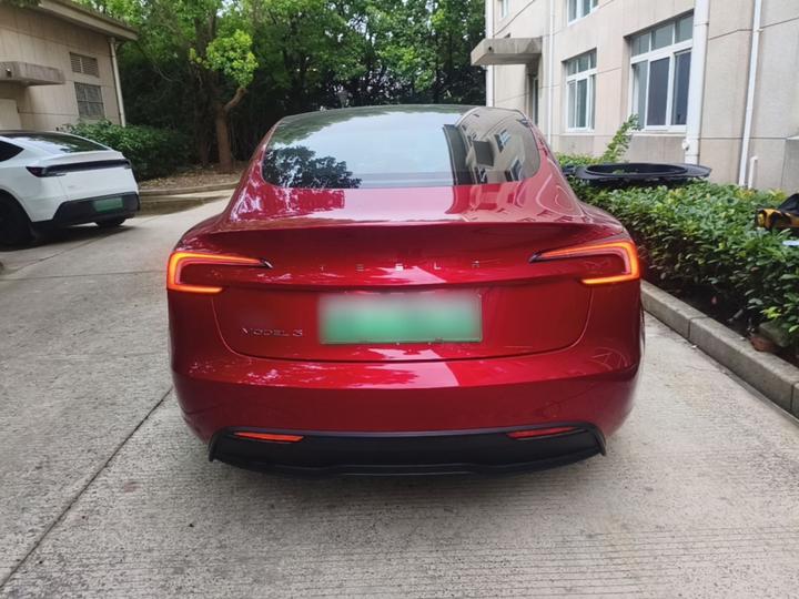 Model 3 2023 RWD photo 3