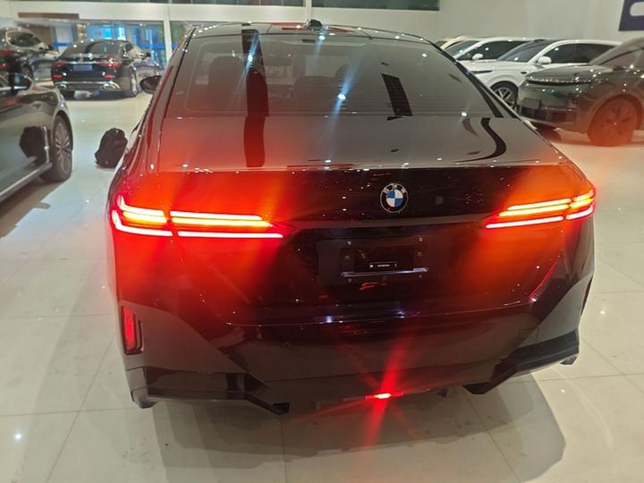 5 Series 2026 530Li Leading M Sport Package photo 5
