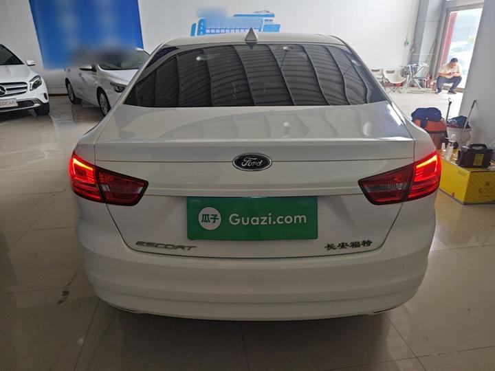 Escort 2017 Facelift 1.5L MT Comfort photo 3