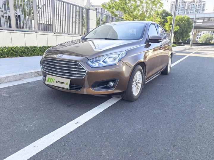 Escort 2015 1.5L AT Comfort