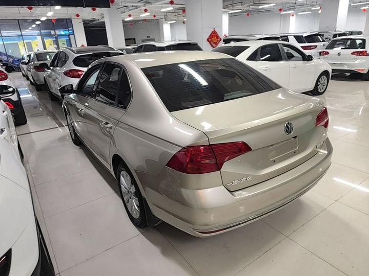 Bora 2016 1.6L AT Comfort photo 4