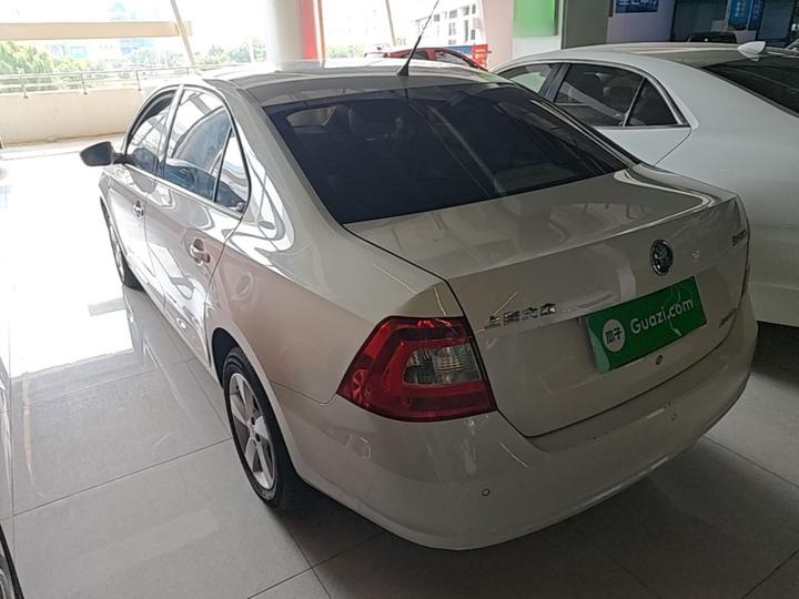 Rapid 2015 1.6L MT photo 4