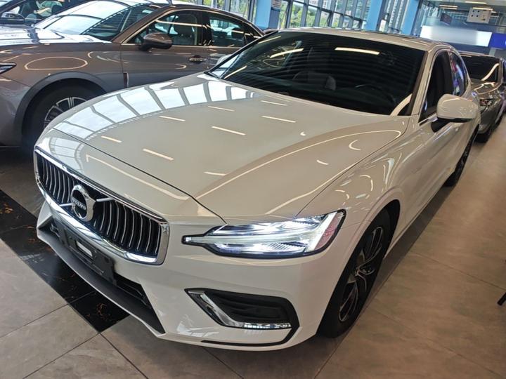 S60 2022 B4 Luxury