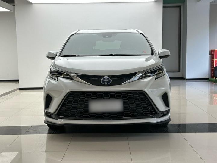 Granvia 2023 2.5L Hybrid Premium PLUS photo 2