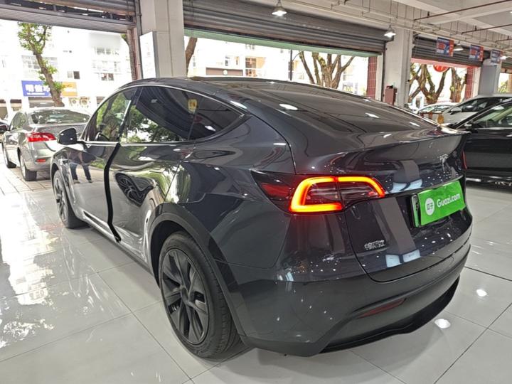 Model Y 2024 RWD photo 4
