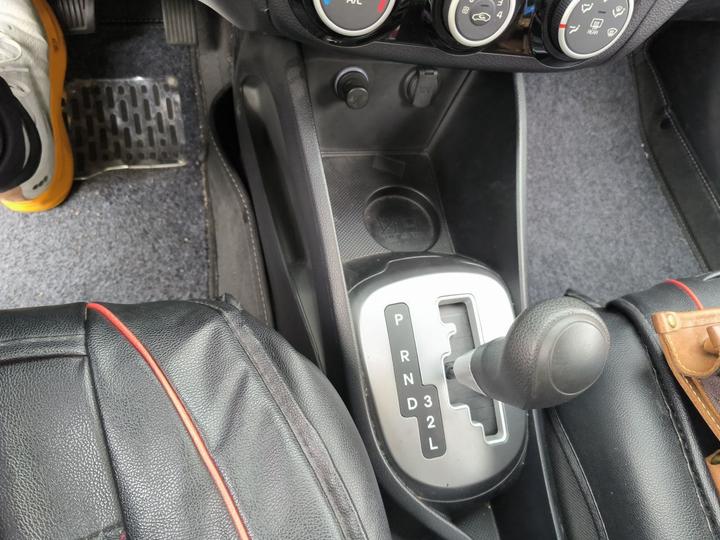 K2 2015 Sedan 1.4L AT GLS photo 6