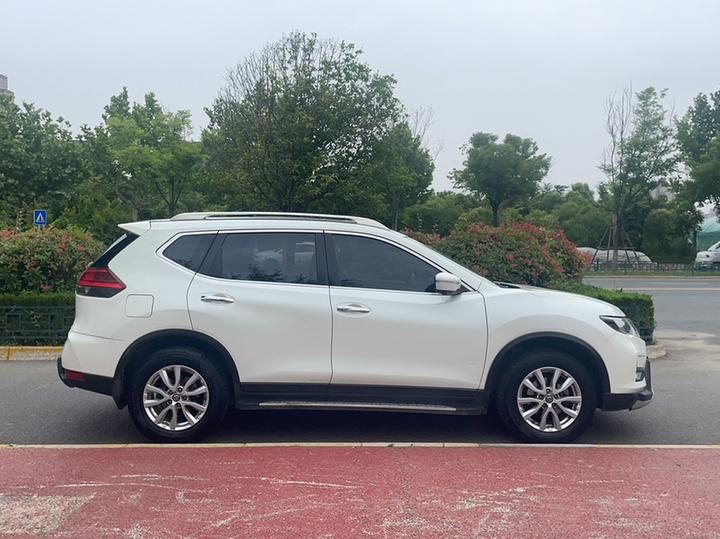 X-Trail 2017 2.0L CVT Comfort 2WD photo 3