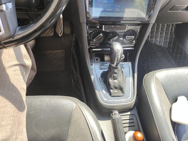 Bora 2015 1.6L AT Comfort photo 5