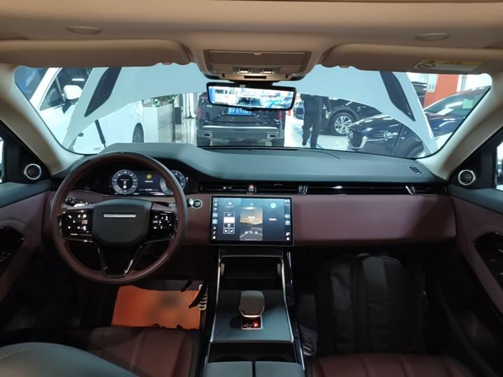 2024 Range Rover Evoque L SE photo 5