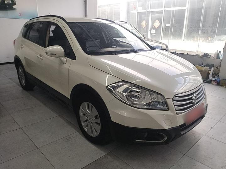 2014 1.6L MT RWD Progressive photo 3