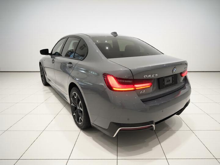 i3 2023 eDrive 40 L M Night Package photo 4