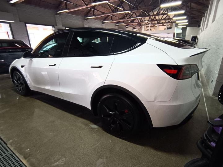 Model Y 2024 RWD photo 4