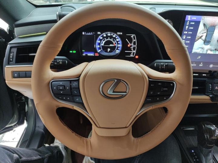 ES 2025 200 Exclusive photo 5