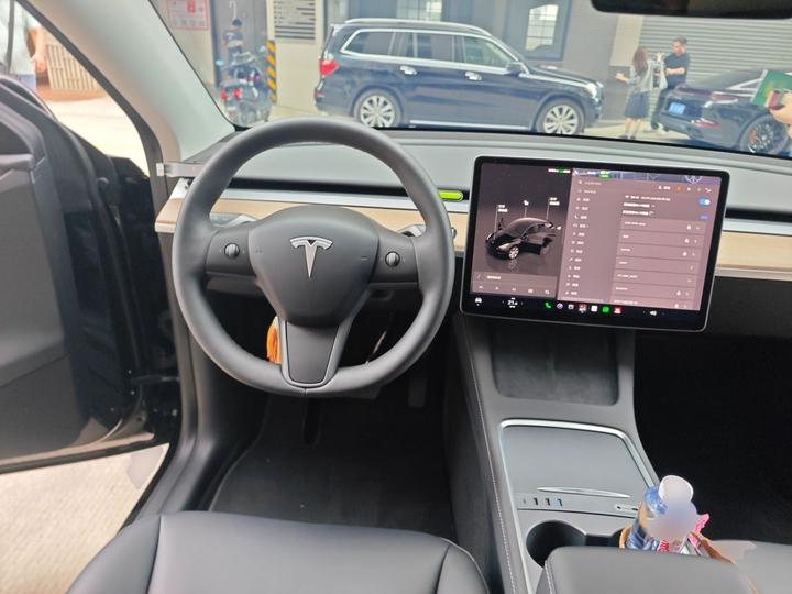 Model Y 2022 RWD photo 7