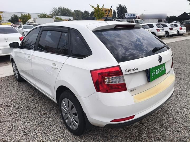 Rapid Spaceback 2018 1.6L AT Standard photo 4
