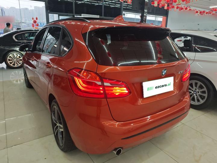 2 Series Wagon 2016 218i Sport Design Package photo 4