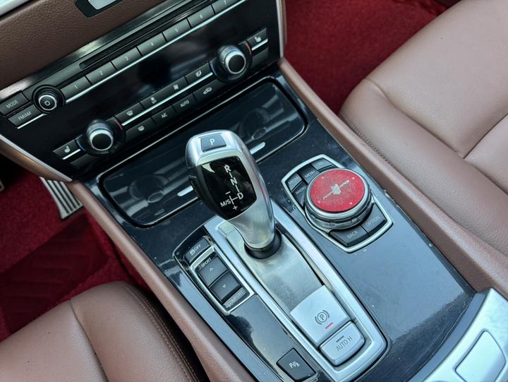 5 SeriesGT 2015 528i Leading photo 5