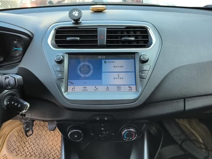 Escort 2019 1.5L MT photo 8